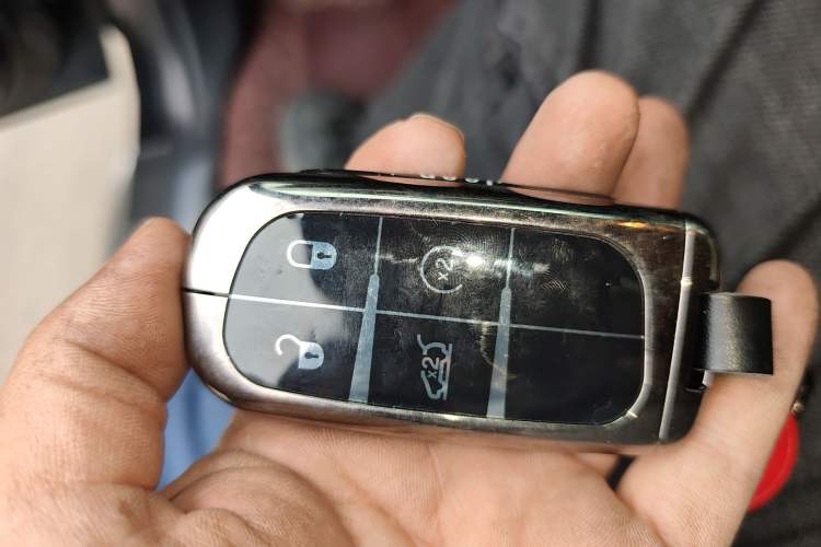 Used Jeep Grand Cherokee 2016 3.0L Comfort Navigation Edition Vehicle Key