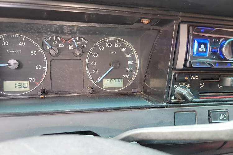 Used Volkswagen Santana Vista 2005 1.8L Manual Value-Added Model Odometer Close Up