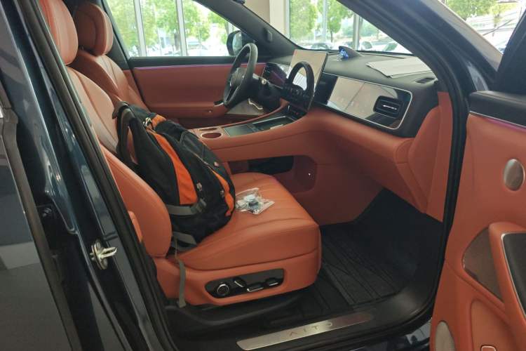 Used Hima AITO M7 2026 Model Range-Extending Max All-Wheel Drive 5-Seater Version Right Front Seat