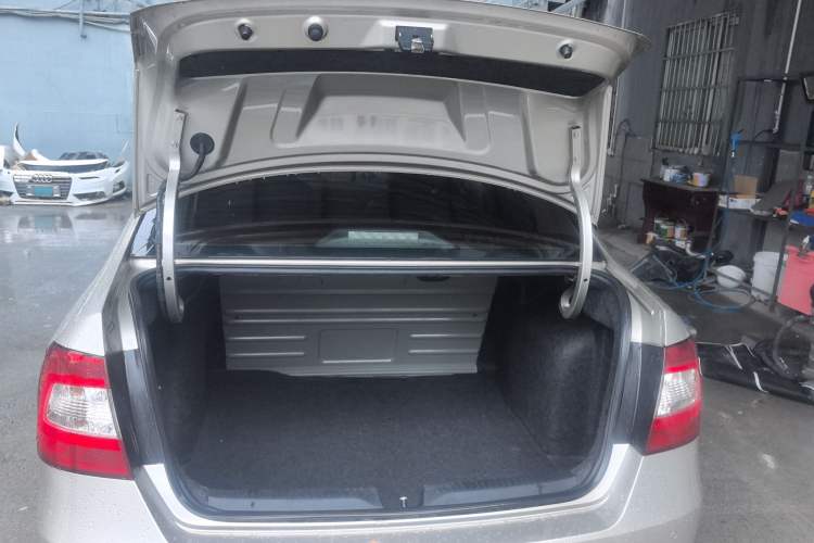 Used Skoda Rapid 2013 1.6L Automatic Smart Selection Model