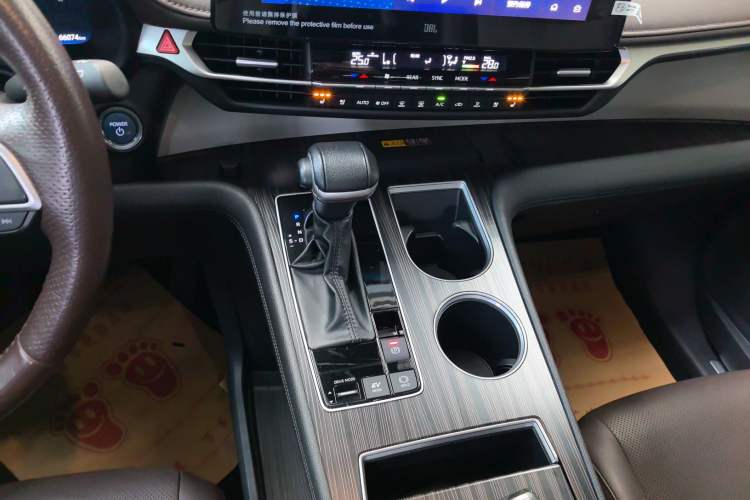 Used Toyota Granvia 2023 2.5L Hybrid Flagship VIP Edition