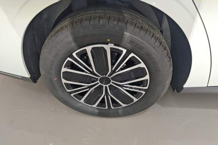 Used Geely Galaxy Stellar 6 2026 Model 60km Sailing Edition Right Rear Wheel Hub