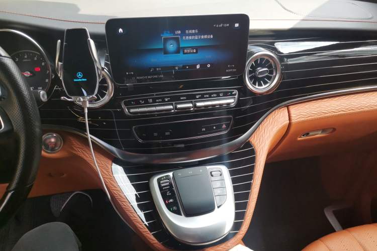 Used Mercedes-Benz V-Class 2022 V 260 Avantgarde Edition
