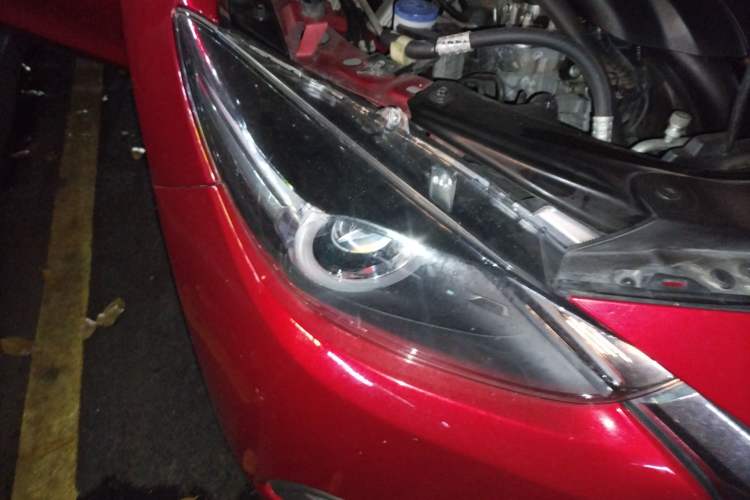 Used Mazda 3 Axela 2017 Hatchback 2.0L Automatic Luxury Model Emission Standard China V Right Front Headlight