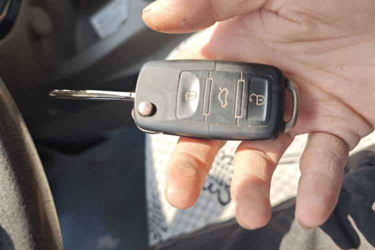 Used Wuling Rongguang V 2016 1.5L Practical Version Vehicle Key