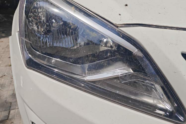 Used Hyundai Verna (older generation) 2014 1.4L Manual Smart GLS Trim Right Front Headlight