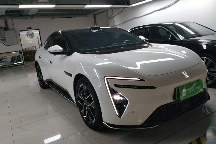 Used Avatr 06 2025 Max All-Electric Version Front Right 45 Deg