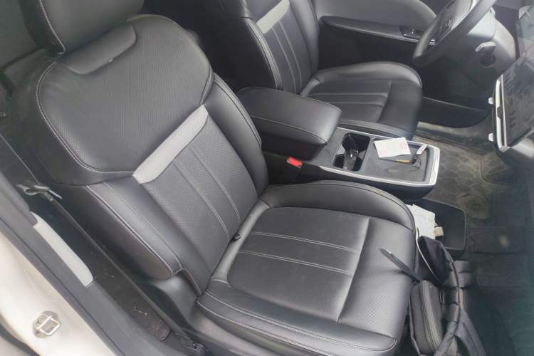 Used Venucia VX6 2023 520 Max Right Front Seat