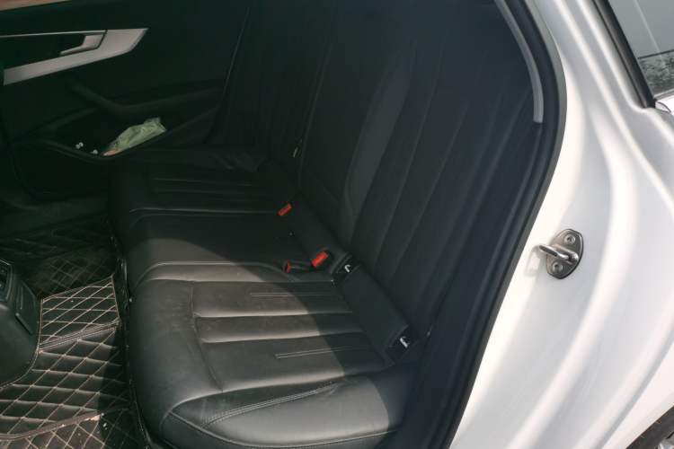 Used Audi A4L 2019 40 TFSI Fashion Edition China VI Emission Standard
