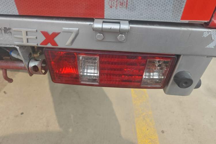 Used CHANGAN KUAYUE Wang X7 2025 1.6L Single-Row Double Rear Wheels Dong'an DAT18R 3.7 Meters Exterior 3