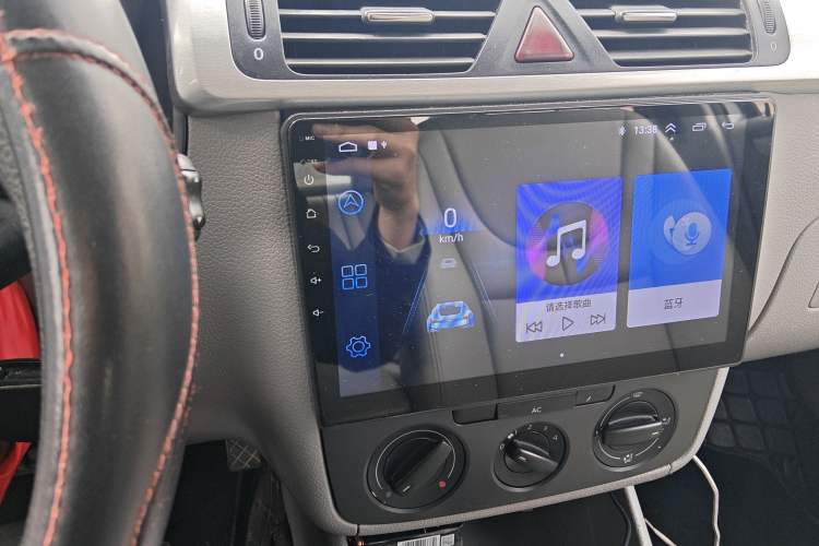 Used Volkswagen Bora 2011 1.6L Automatic Fashion Edition Audio And AC Panel