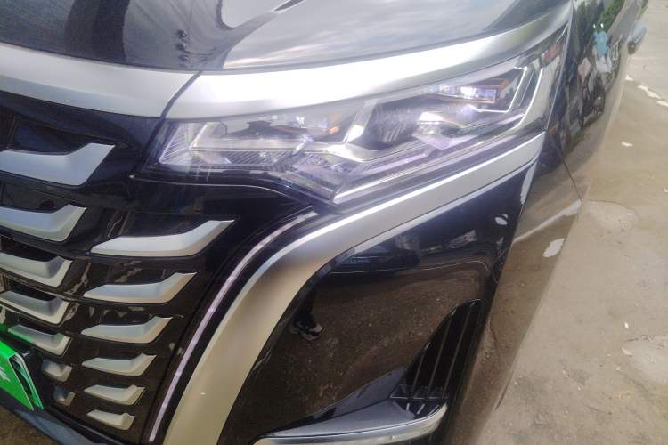 Used Denza D9 2025 DM-i Intelligent Drive 1020 Four-Wheel Drive Flagship Model Left Front Headlight