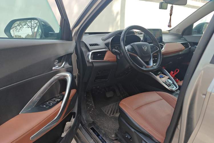 Used Baojun 510 2017 1.5L Automatic Luxury Model Interior 3