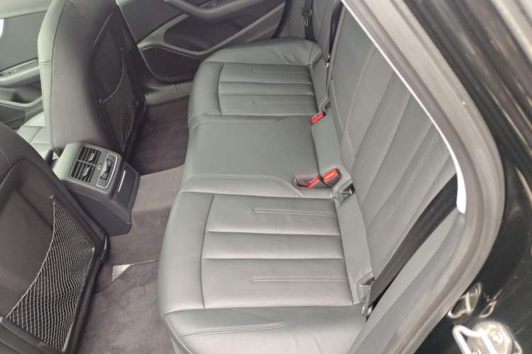 Used Audi A4L 2019 40 TFSI Fashion Edition China VI Emission Standard Left Rear Seat