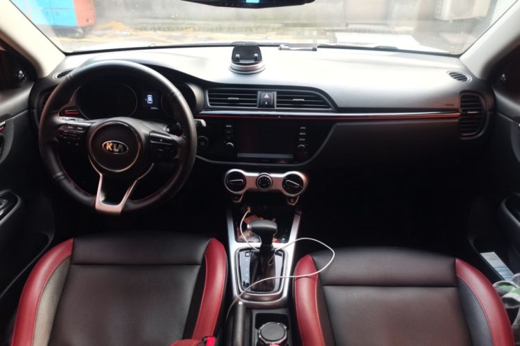 Used Kia KX Cross 2017 1.4L AT GLS Center Console