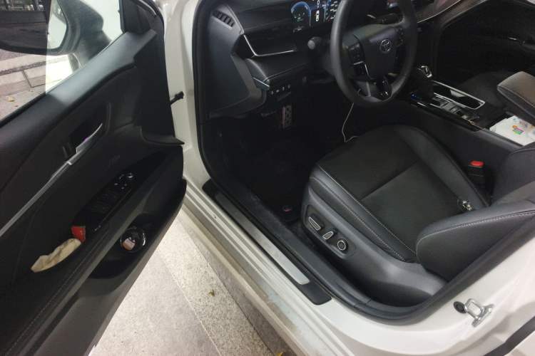 Used Toyota Camry 2026 Model Dual-Engine 2.0HXS Sport Plus Edition Driver Seat