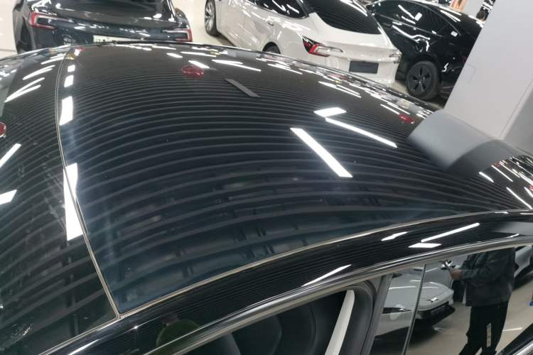 Used Tesla Model Y 2022 Long-Range All-Wheel-Drive Version Roof