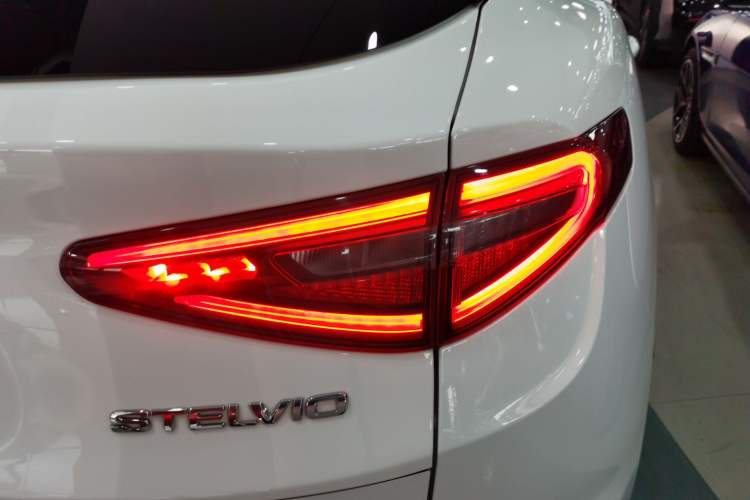 Used Alfa Romeo Stelvio 2017 2.0T 200HP Elite Edition
