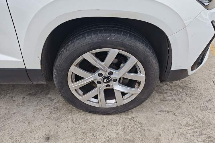 Used Jetta VS5 2023 280TSI Automatic Trend Edition Right Front Wheel Hub