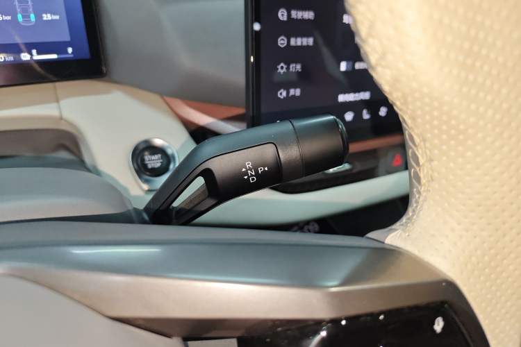 Used Lynk & Co 06 EM-P 2025 EM-P 126 Long-Range Halo