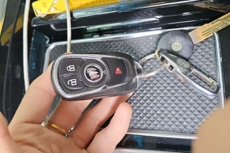 Used Buick GL8 2023 Land Executive Class Comfort Model
