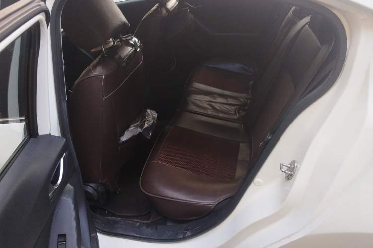 Used Mazda 3 Axela 2016 Sedan 1.5L Automatic Comfort Model
