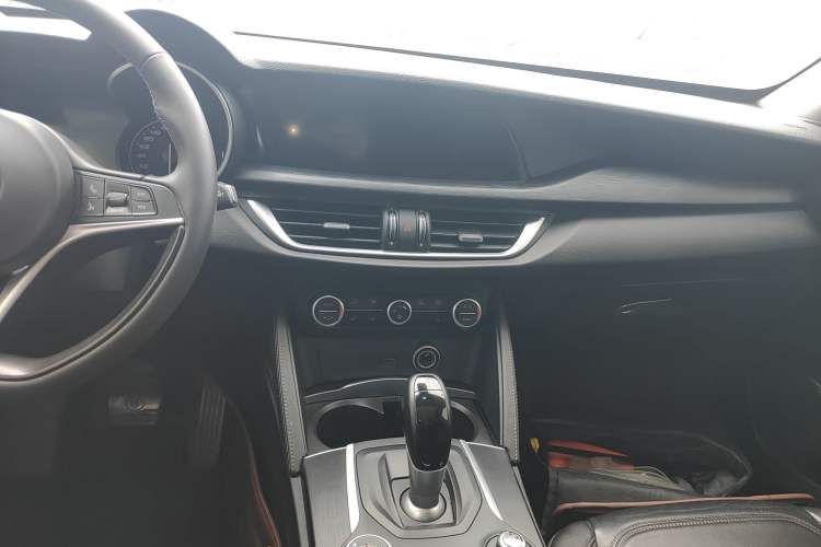 Used Alfa Romeo Stelvio 2017 2.0T 200HP Luxury Edition
