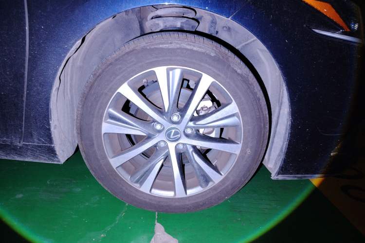Used Lexus ES 2020 200 Excellence Edition Right Front Wheel Hub