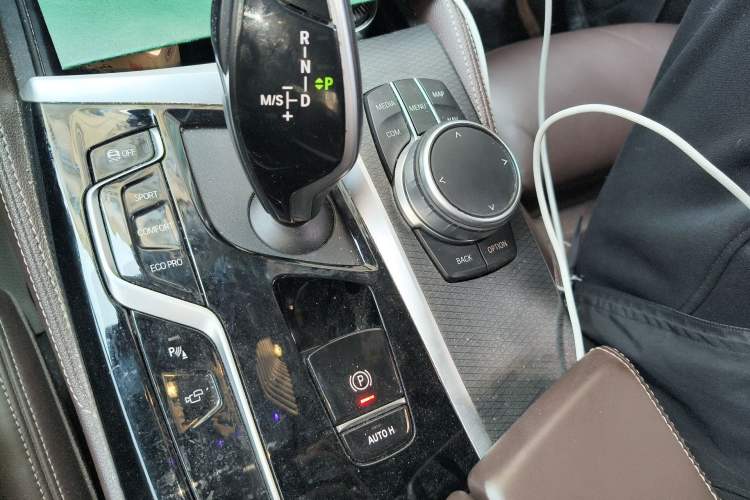 Used BMW 5 Series 2022 Restyled 540i Luxury Edition M Sport Package Gear Lever