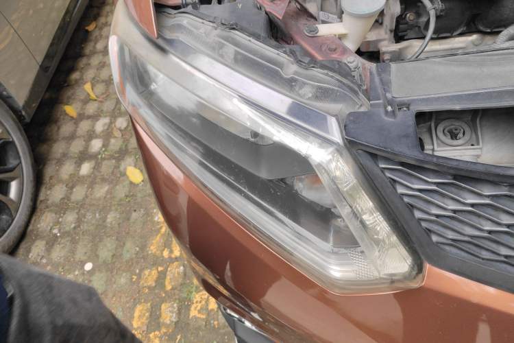 Used Nissan X-Trail 2014 2.0L CVT Comfort Edition 2WD Right Front Headlight