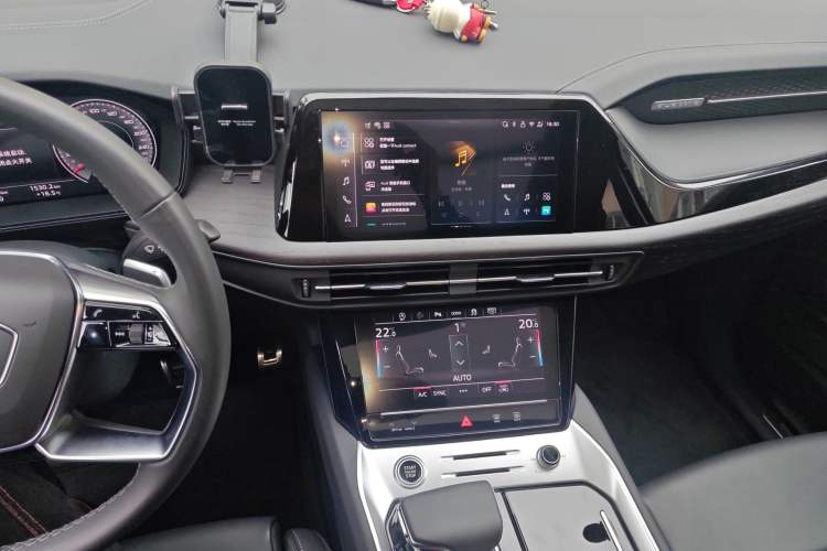 Used Audi Q6 2025 40 TFSI quattro Commemorative Edition Yulin Package 7 Seats Audio And AC Panel