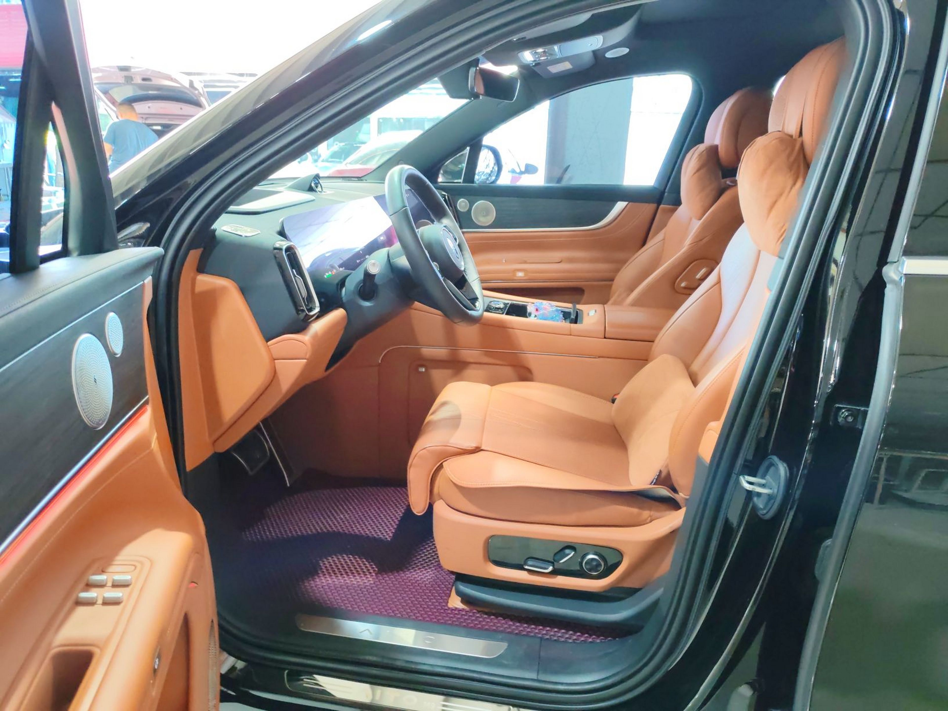 Переднее сиденье в автомобиле