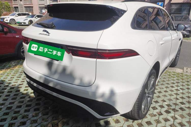 Used Jaguar F-PACE 2024 P250 R-Dynamic SE Rear Right 45 Deg