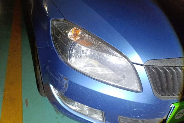 Used Skoda Fabia 2014 1.4L Automatic Crystal Edition Right Front Headlight