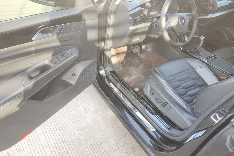 Used Volkswagen Passat 2020 Facelift 330TSI Elite Edition China VI Standard