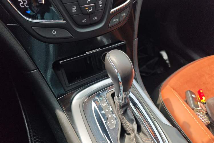 Used Buick Regal 2015 1.6T Elite Tech Model Gear Lever