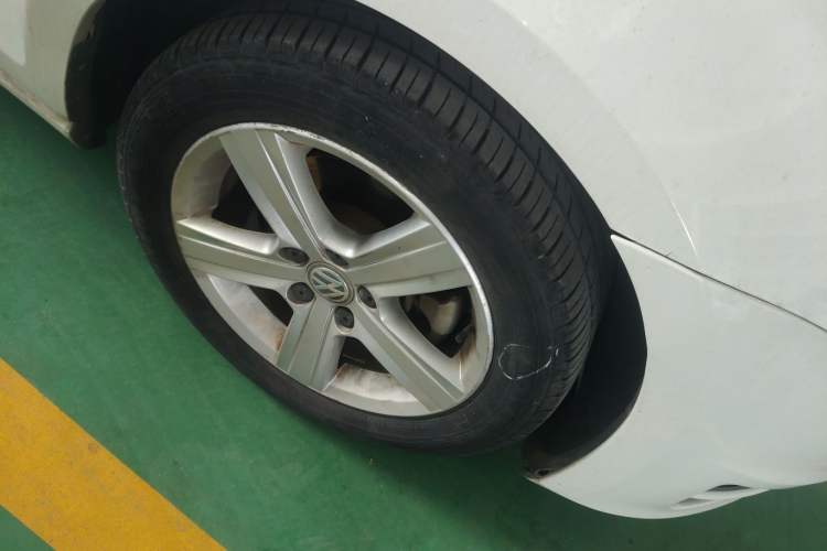 Used Volkswagen Golf 2016 230TSI Automatic Comfort Version Right Front Wheel Hub