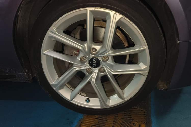 Used Audi A5 2016 Restyled Sportback 45 TFSI Comfort Version Right Front Wheel Hub