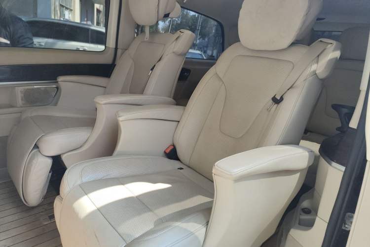 Used Mercedes-Benz V-Class 2016 V 260 L Prestige Extended Edition Left Rear Seat