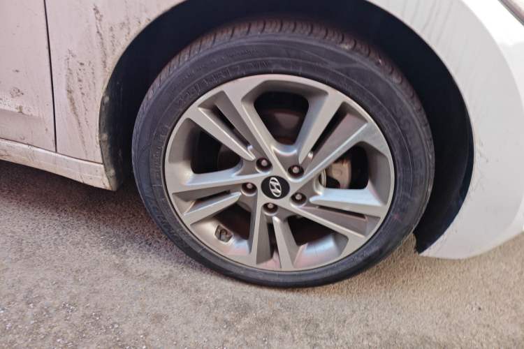 Used Hyundai Elantra (6th Generation / Lingdong) 2018 1.6L Automatic 15th Anniversary Special Edition Right Front Wheel Hub