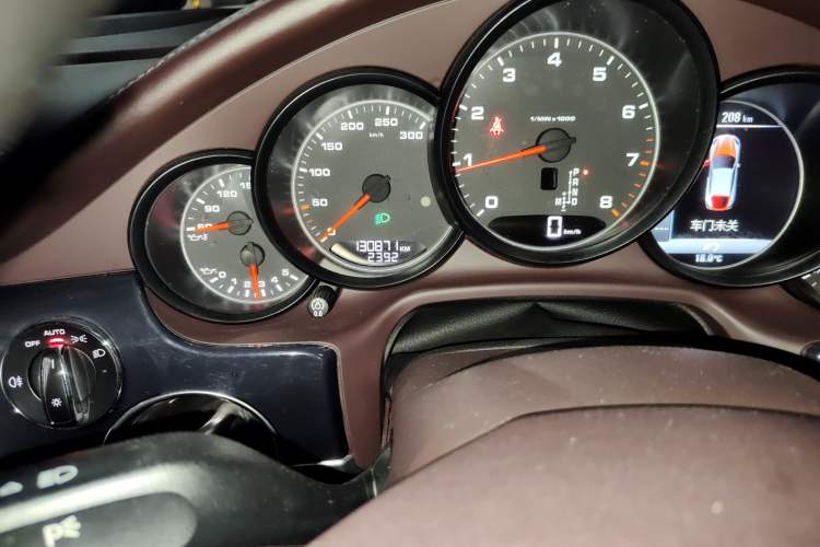 Used Porsche Panamera 2016 Panamera Executive Edition 3.0T Odometer Close Up