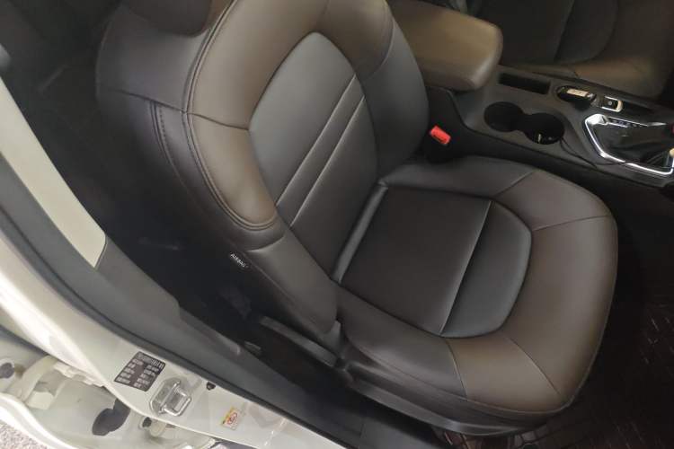 Used GAC Trumpchi GS4 2017 235T G-DCT Two-Wheel Drive Elite Edition Right Front Seat