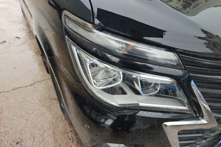 Used FORTHING Lingzhi 2020 M5L 2.0L Base Model 7 Seats Right Front Headlight