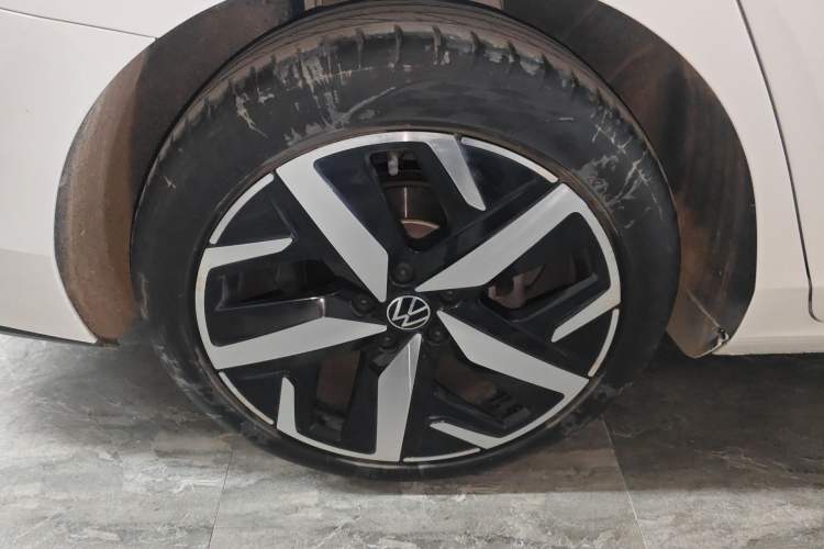 Used Volkswagen Lamando 2023 Lavida L 280TSI DSG Cool & Spicy Edition Right Rear Wheel Hub