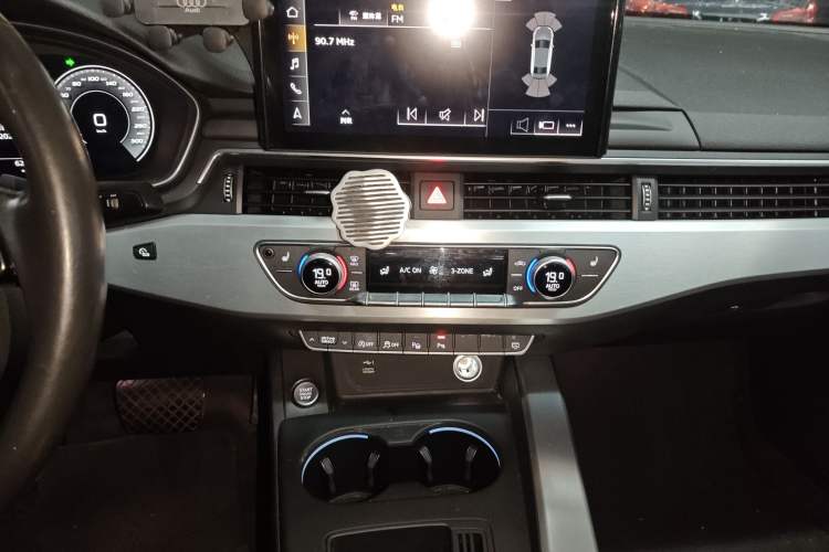 Used Audi A4L 2020 40 TFSI Luxury Dynamic Model
