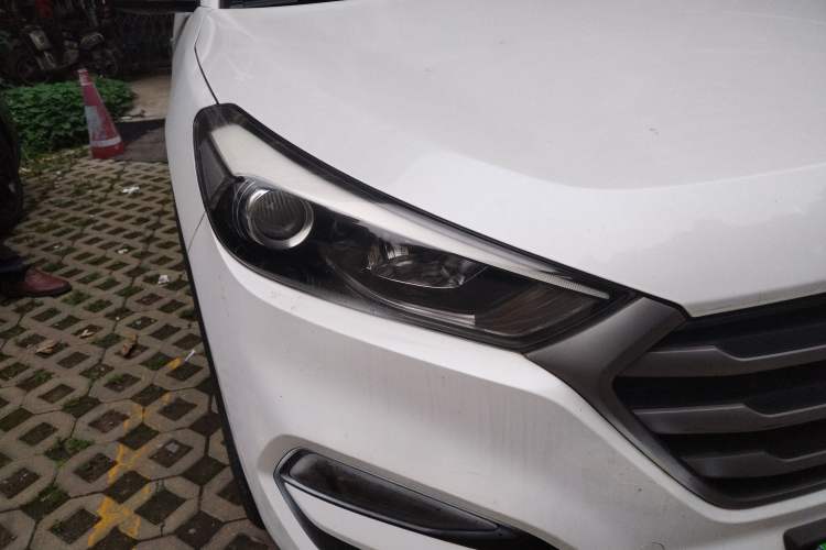 Used Hyundai Tucson 2015 1.6T Dual-Clutch Two-Wheel-Drive Smart Model Right Front Headlight