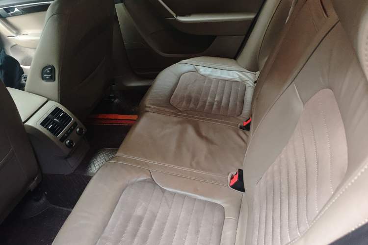 Used Volkswagen Magotan 2013 1.8TSI Prestige Model Left Rear Seat