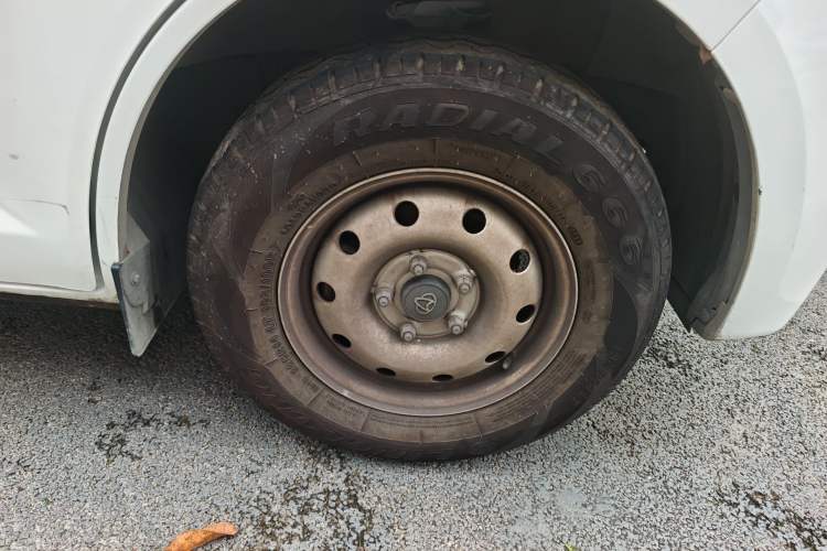 Used CHANGAN KAICHENG Ruixing EM80 2025 Passenger Version Comfort Edition 6-Seater 300 km Dual-Swing Doors
