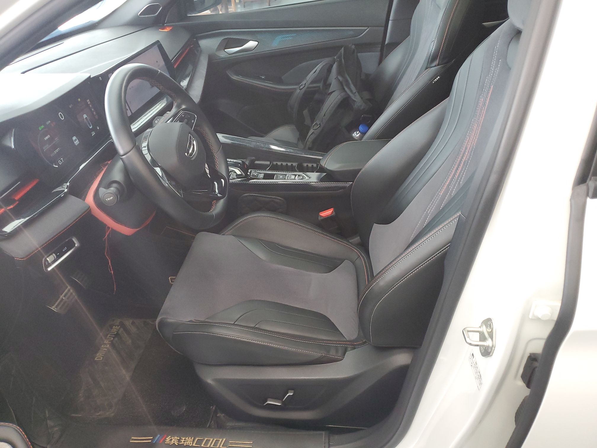 Переднее сиденье в автомобиле