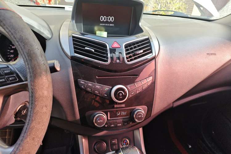 Used Haima S5 2017 Strong-Performance Version 1.5T CVT Prestige Model Audio And AC Panel